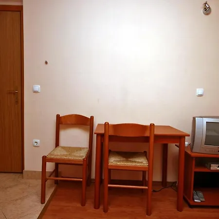 Apartment By The Sea Duce, Omis - 4852 Duce